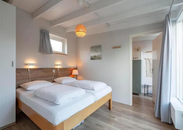 Duinland 247modern For 6 Guests * Sint Maartensvlotbrug